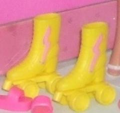 California Barbie Surf 'n' Shop Set Items: Pink Frisbee, Pink Visor, 1 Pair Of Yellow Skates