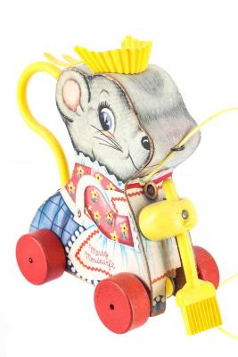 Merry Mousewife Pull Toy