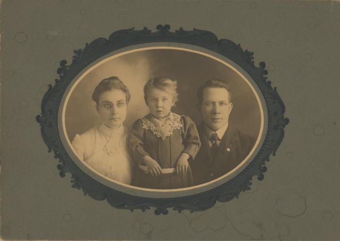 Photograph, Barnes Family