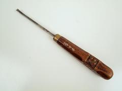 Chisel, Carving