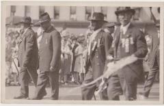 Postcard Photograph, G.A.R. veterans in parade 