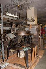 Knitting Machine